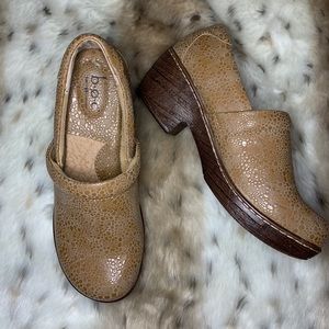 BOC | Tan Sand Sparkle Clog Loafers